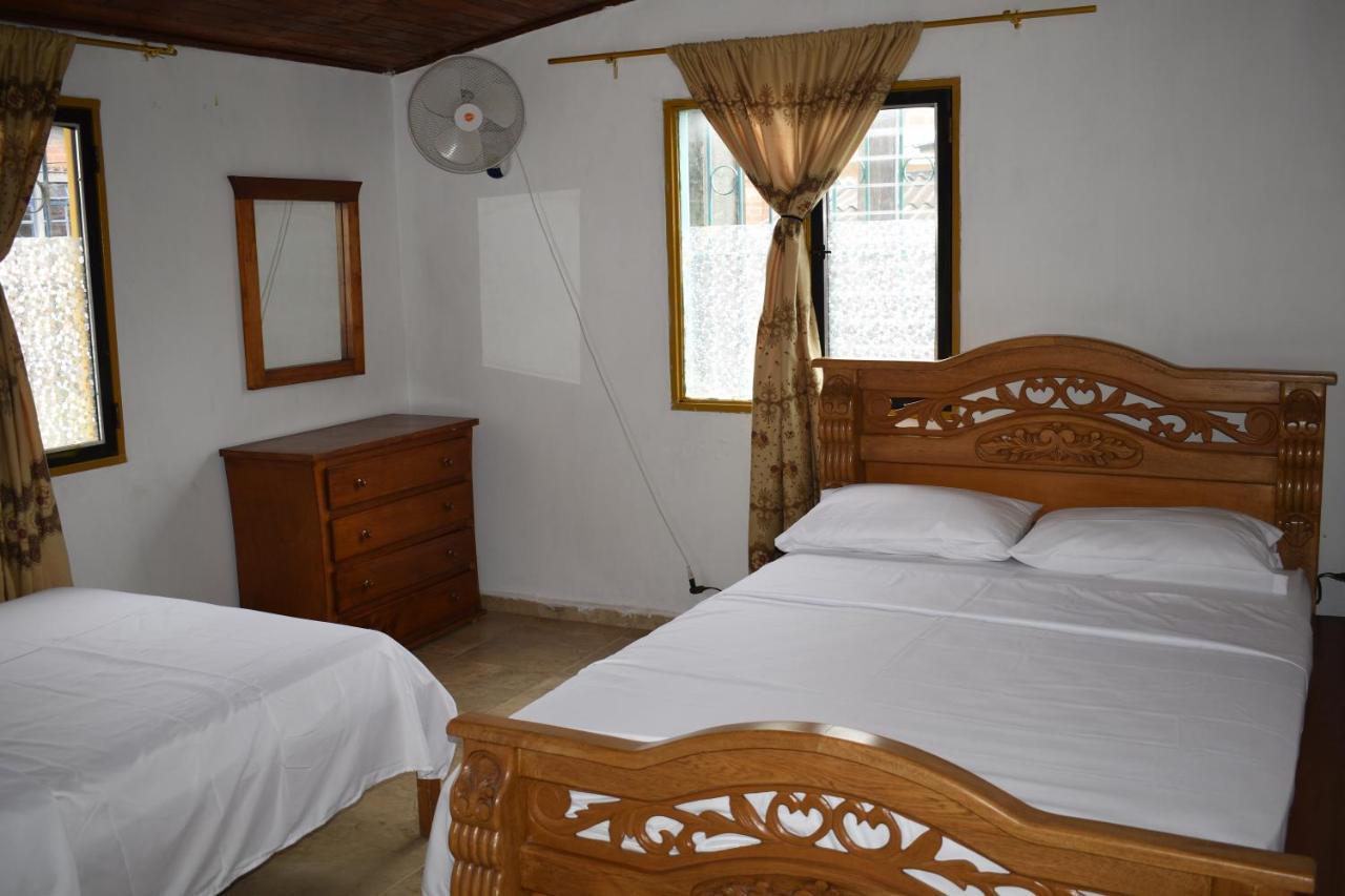 Artesanos Y Turistas Apartment Guatape Exterior photo