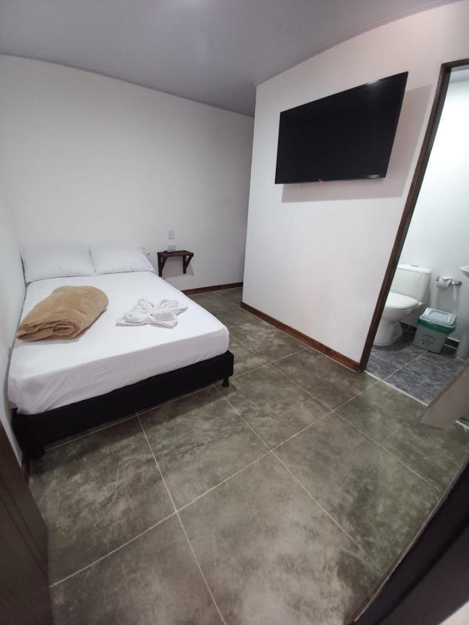 Artesanos Y Turistas Apartment Guatape Exterior photo